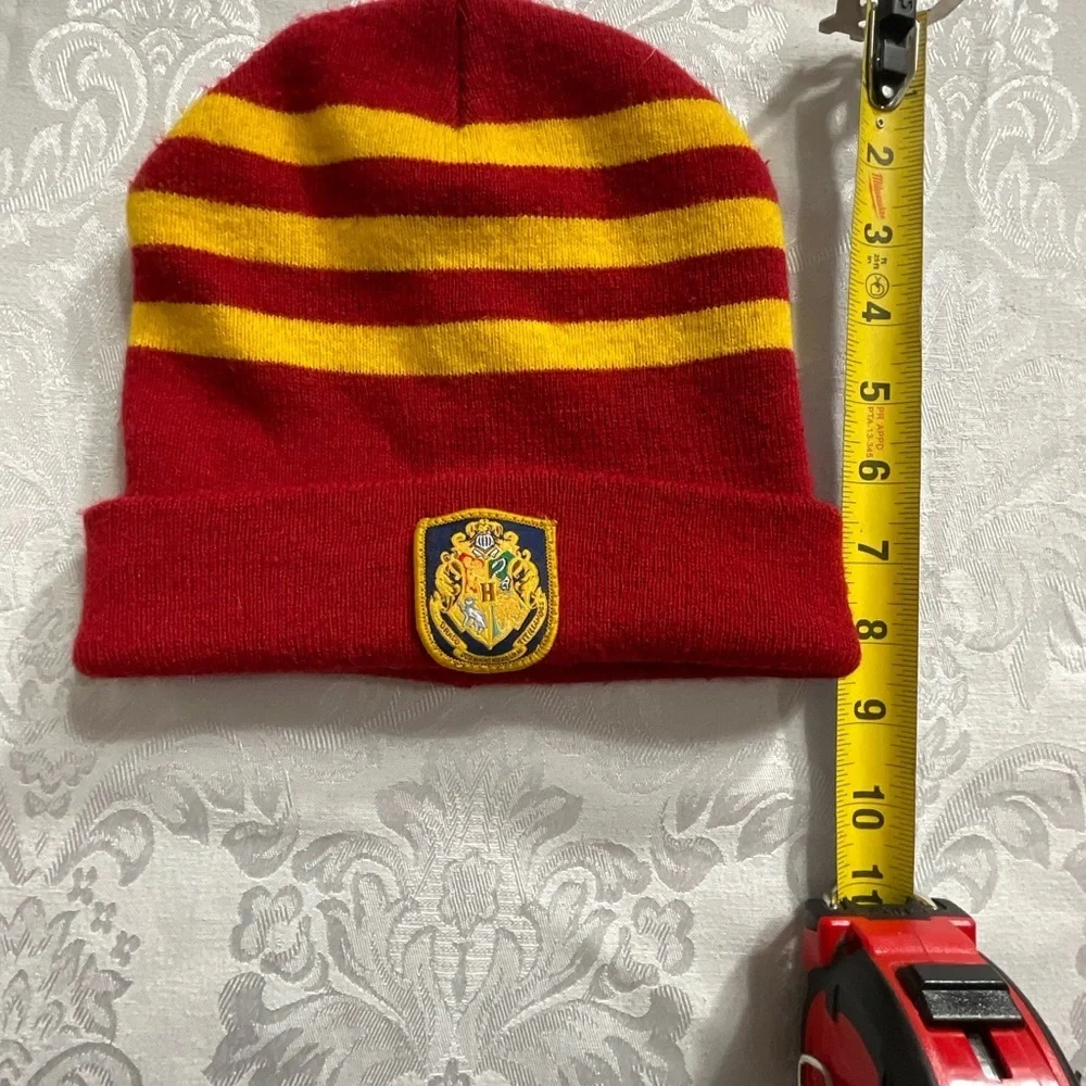 Harry Potter Gryffindor Cuffed Beanie Knit Hat And Scarf Combo Set - Picture 9 of 11